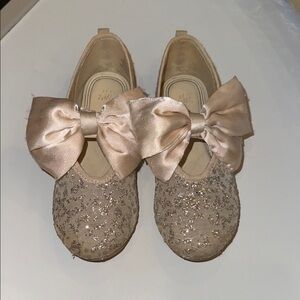 H&M GIRLS SIZE 12 Glitter Ballet Flats with Bows. Good condition.